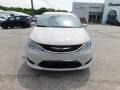 Chrysler Pacifica Touring Luxury White Pearl photo #3