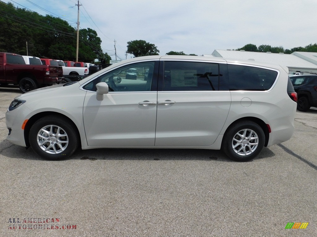 2020 Pacifica Touring - Luxury White Pearl / Alloy/Black photo #4