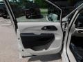 Chrysler Pacifica Touring Luxury White Pearl photo #8