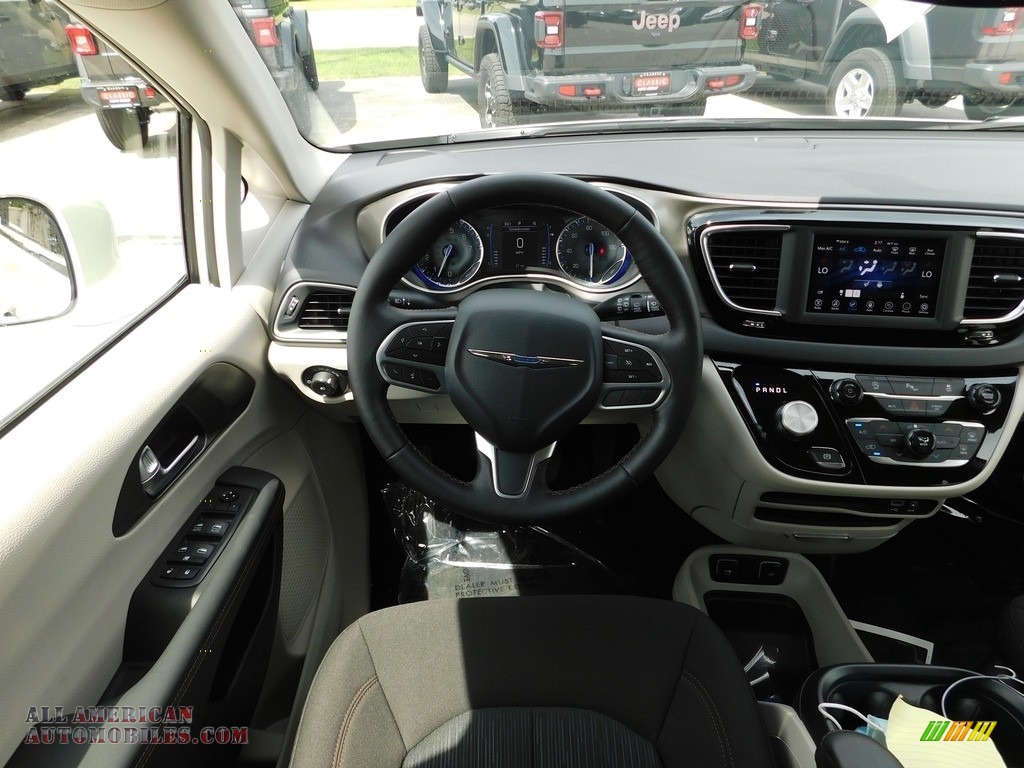 2020 Pacifica Touring - Luxury White Pearl / Alloy/Black photo #11