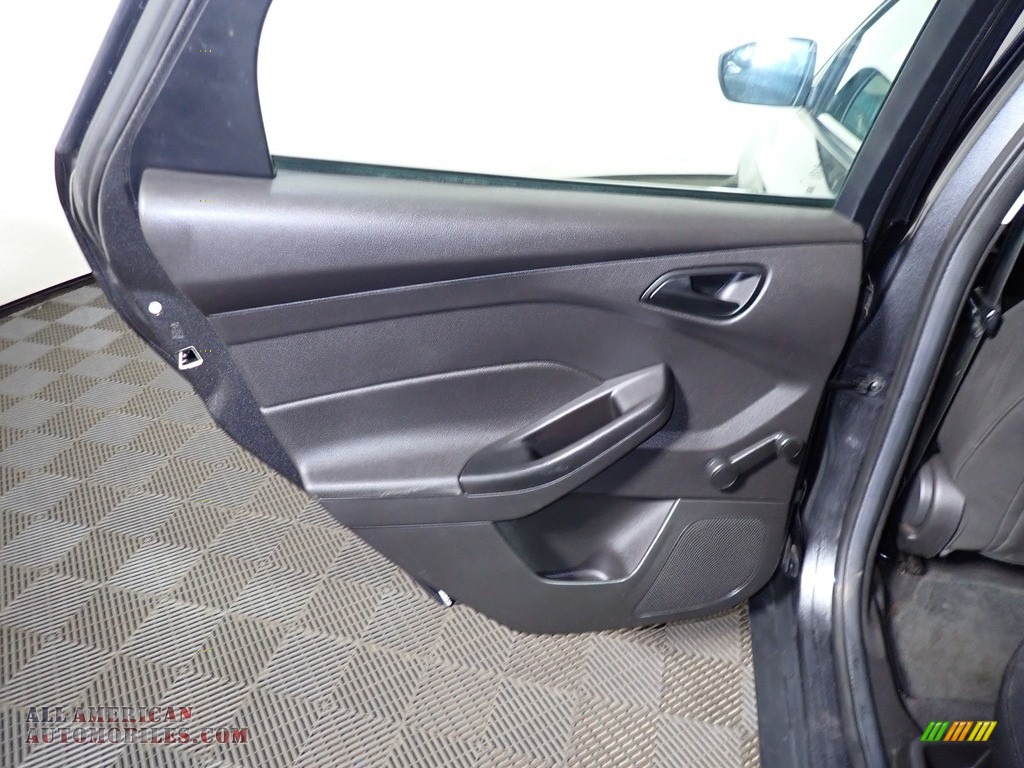 2017 Focus S Sedan - Magnetic / Charcoal Black photo #19