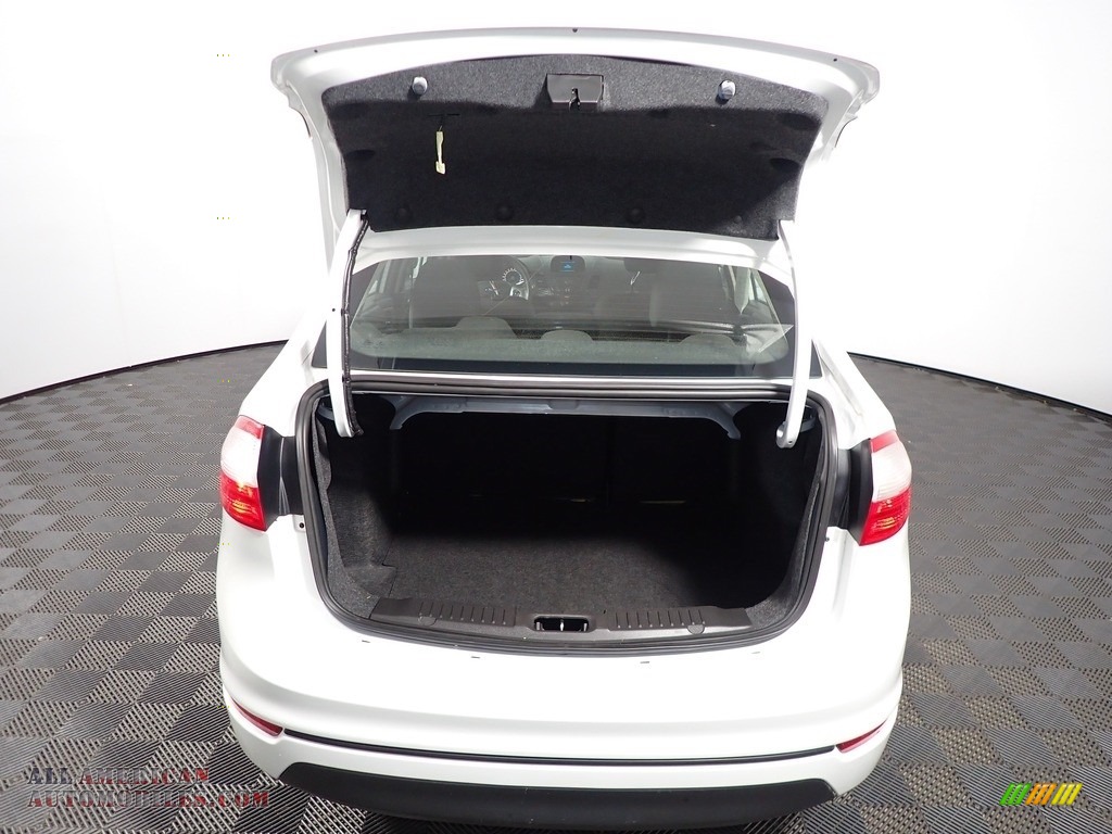2017 Fiesta SE Sedan - Oxford White / Charcoal Black photo #12