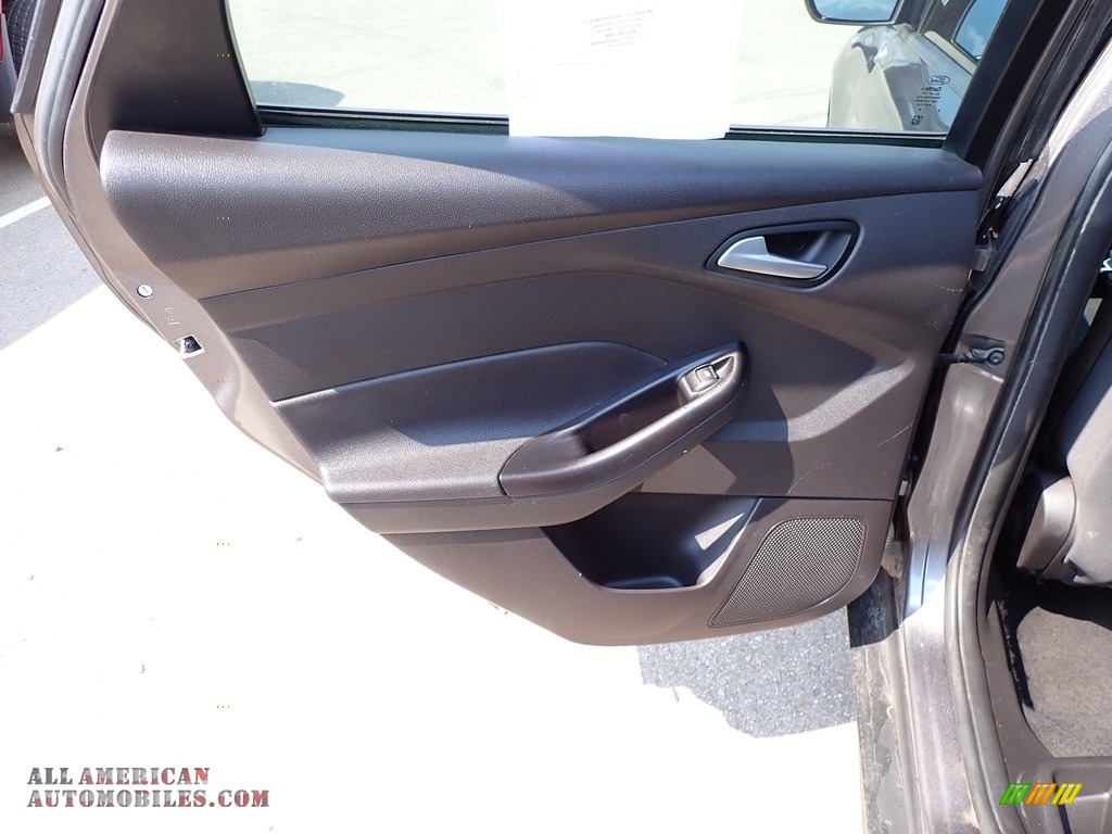 2013 Focus SE Sedan - Sterling Gray / Charcoal Black photo #18