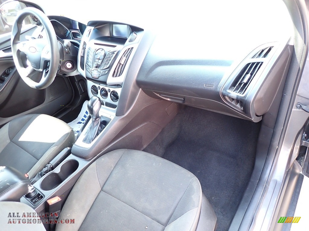 2013 Focus SE Sedan - Sterling Gray / Charcoal Black photo #24