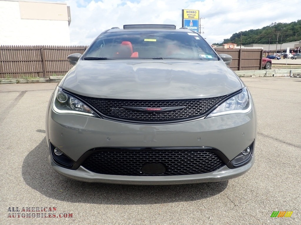 2020 Pacifica Hybrid Limited - Ceramic Grey / Rodeo Red photo #2