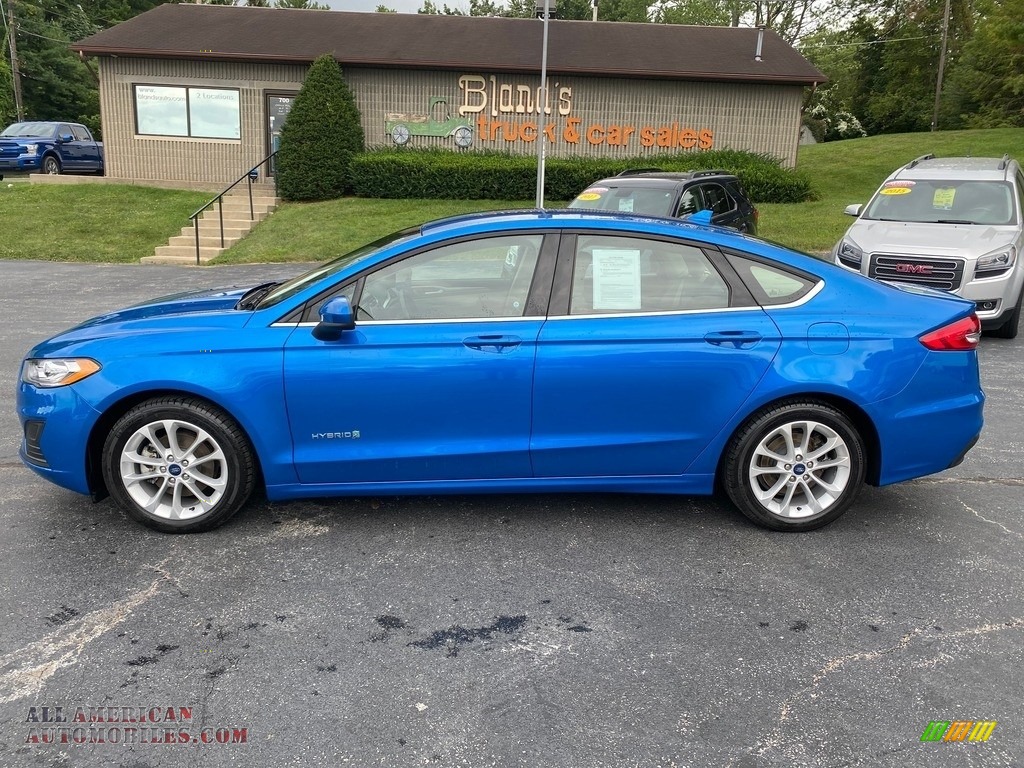 Velocity Blue / Ebony Ford Fusion Hybrid SE