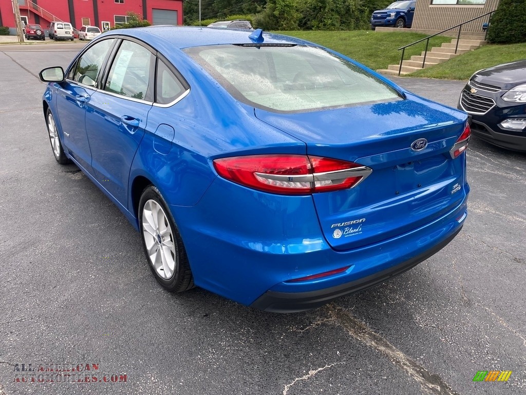 2019 Fusion Hybrid SE - Velocity Blue / Ebony photo #8