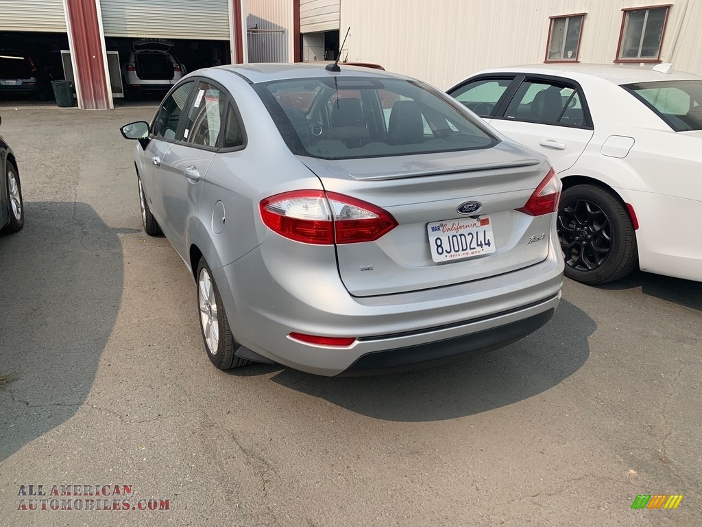 2019 Fiesta SE Sedan - Ingot Silver / Charcoal Black photo #3
