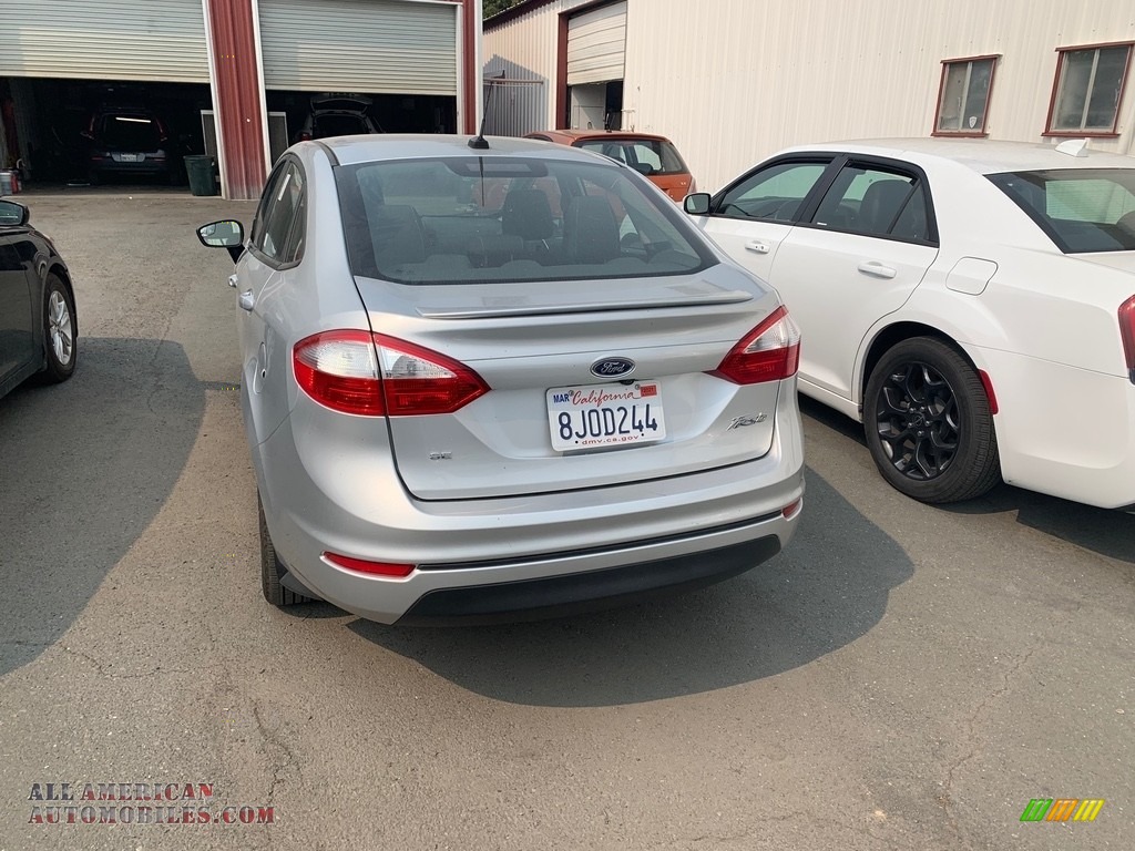 2019 Fiesta SE Sedan - Ingot Silver / Charcoal Black photo #4