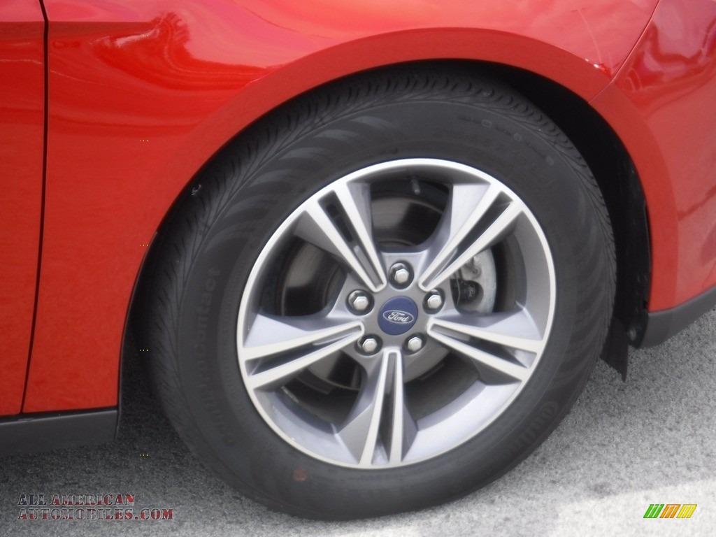 2018 Focus SE Sedan - Hot Pepper Red / Charcoal Black photo #3