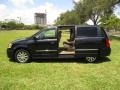 Chrysler Town & Country Touring Brilliant Black Crystal Pearl photo #3