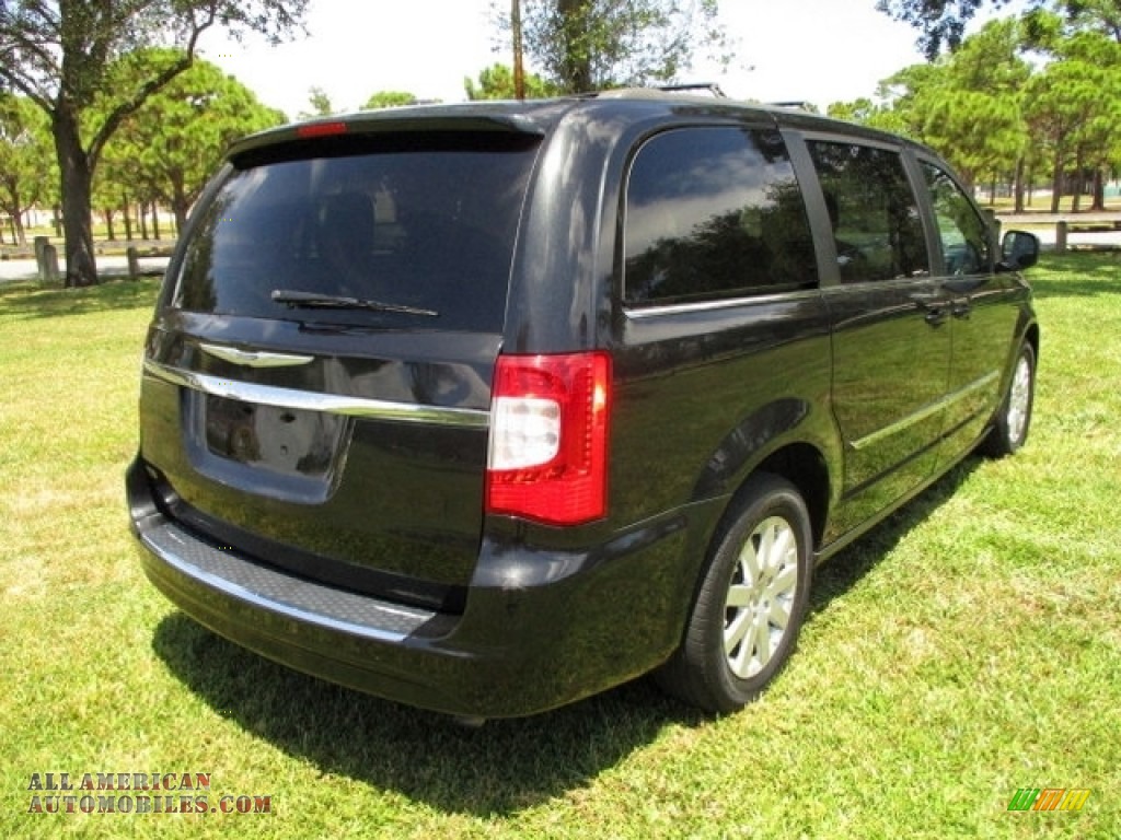 2014 Town & Country Touring - Brilliant Black Crystal Pearl / Dark Frost Beige/Medium Frost Beige photo #9