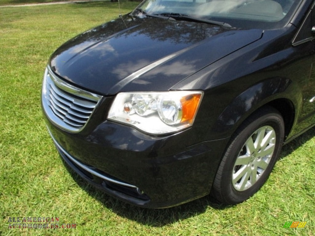 2014 Town & Country Touring - Brilliant Black Crystal Pearl / Dark Frost Beige/Medium Frost Beige photo #33