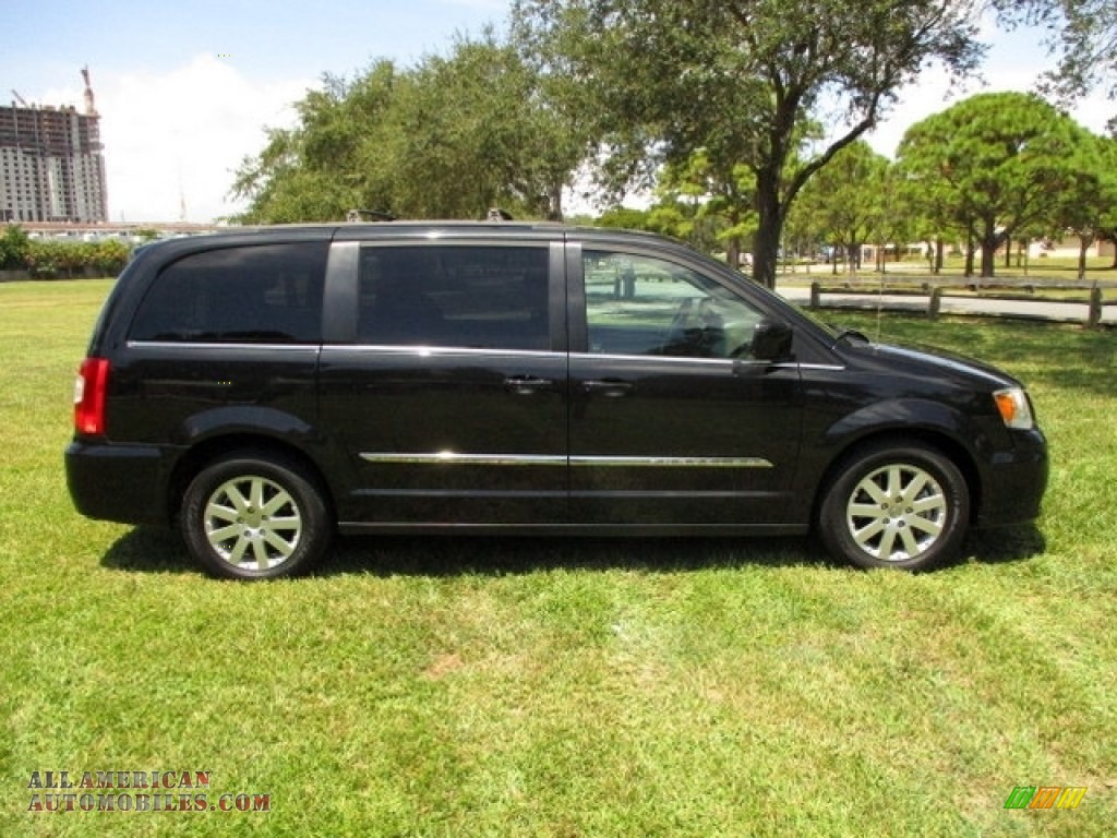 2014 Town & Country Touring - Brilliant Black Crystal Pearl / Dark Frost Beige/Medium Frost Beige photo #44