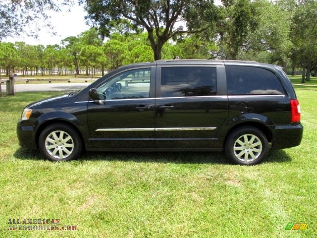 2014 Town & Country Touring - Brilliant Black Crystal Pearl / Dark Frost Beige/Medium Frost Beige photo #47