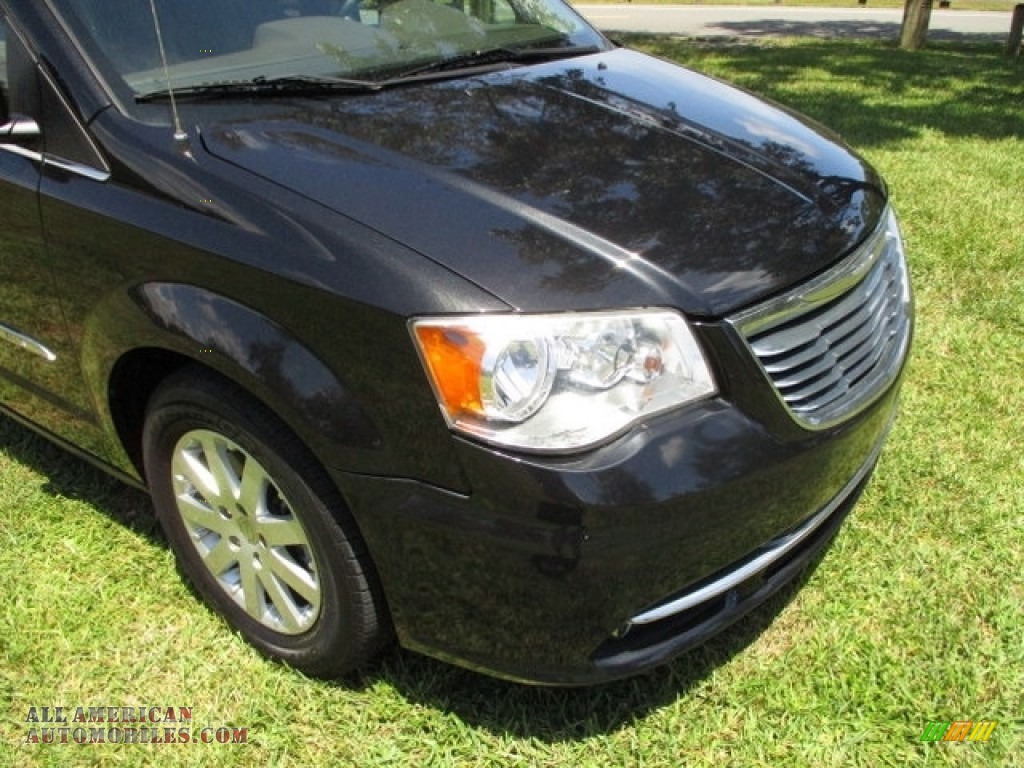 2014 Town & Country Touring - Brilliant Black Crystal Pearl / Dark Frost Beige/Medium Frost Beige photo #51