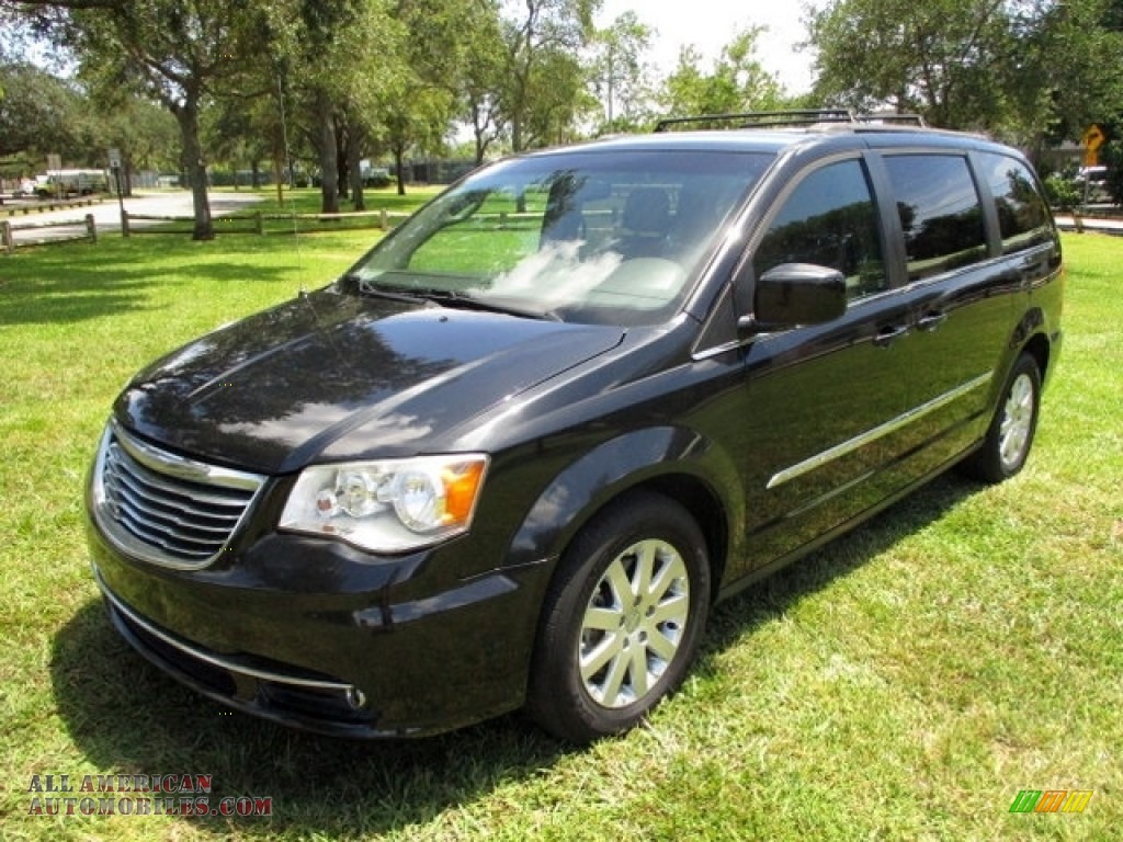 2014 Town & Country Touring - Brilliant Black Crystal Pearl / Dark Frost Beige/Medium Frost Beige photo #72