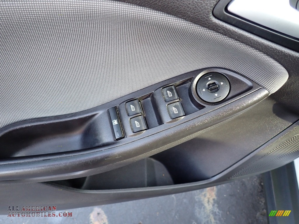 2014 Focus SE Sedan - Oxford White / Charcoal Black photo #18