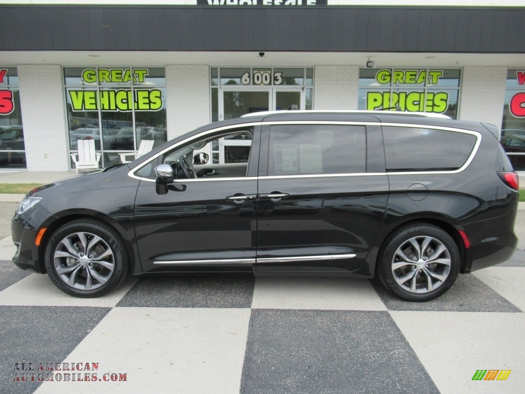 Brilliant Black Crystal Pearl / Black/Diesel Chrysler Pacifica Limited