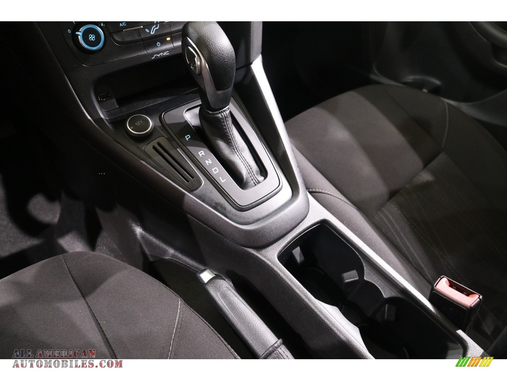 2017 Focus SE Sedan - Magnetic / Charcoal Black photo #11