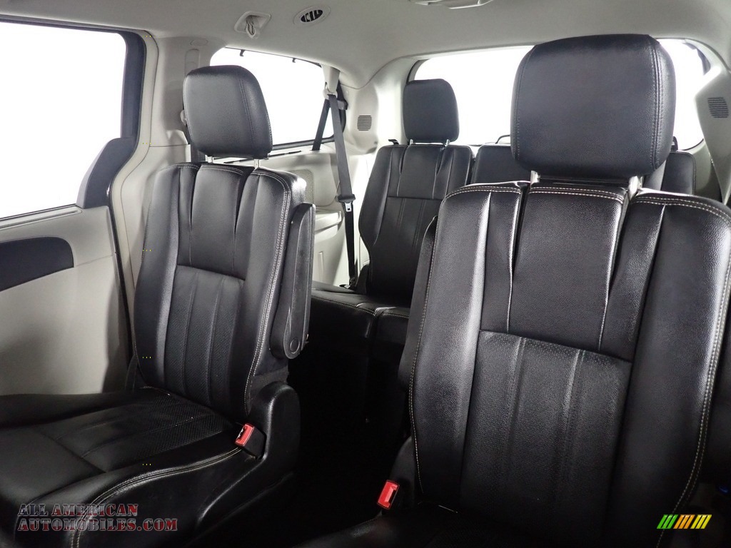 2013 Town & Country Touring - L - Brilliant Black Crystal Pearl / Black/Light Graystone photo #36