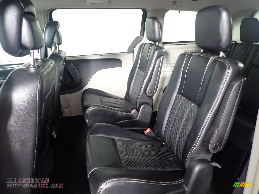 2013 Town & Country Touring - L - Brilliant Black Crystal Pearl / Black/Light Graystone photo #37
