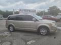 Chrysler Town & Country Limited Light Sandstone Metallic photo #2