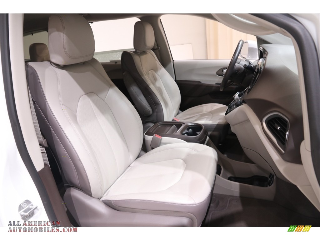 2018 Pacifica Touring L - Bright White / Cognac/Alloy/Toffee photo #15