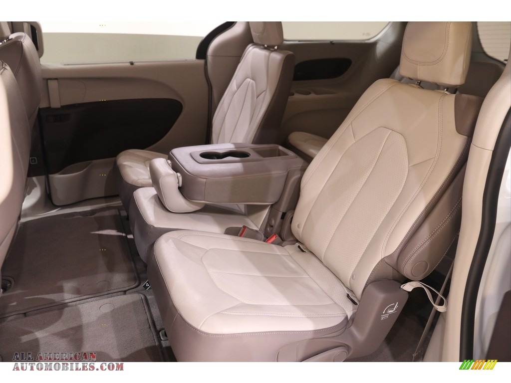 2018 Pacifica Touring L - Bright White / Cognac/Alloy/Toffee photo #17