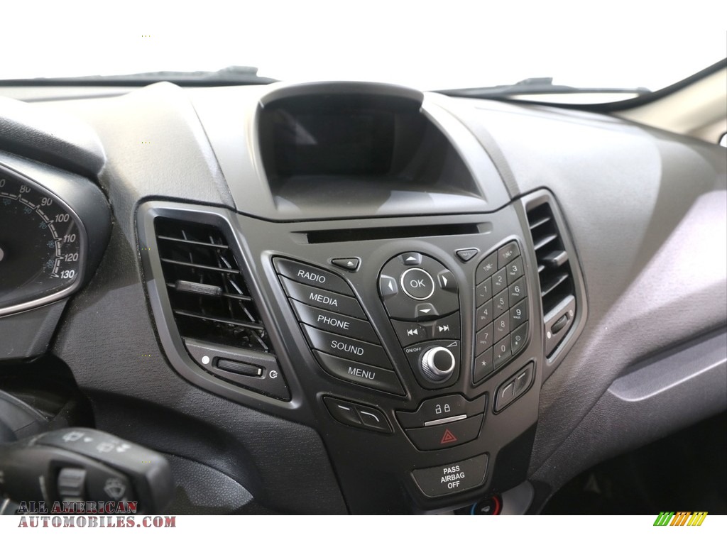 2016 Fiesta SE Hatchback - Ingot Silver Metallic / Charcoal Black photo #9
