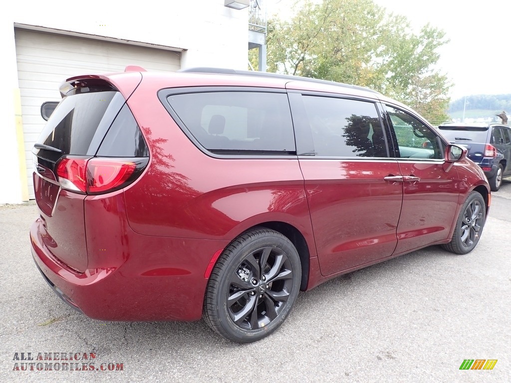 2020 Pacifica Touring L - Velvet Red Pearl / Black photo #5
