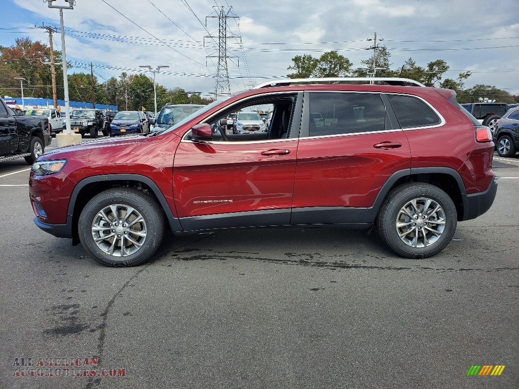 2021 Cherokee Latitude Lux 4x4 - Velvet Red Pearl / Black photo #4