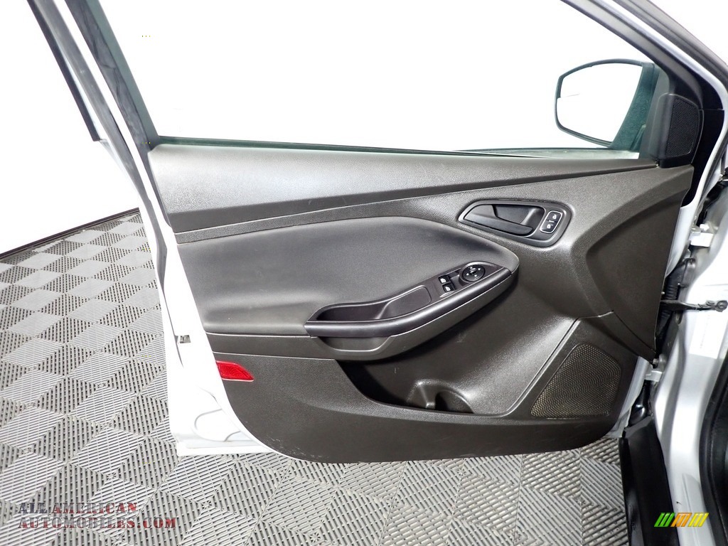 2016 Focus S Sedan - Ingot Silver / Charcoal Black photo #14