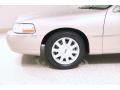 Lincoln Town Car Signature Limited Light French Silk Metallic photo #38