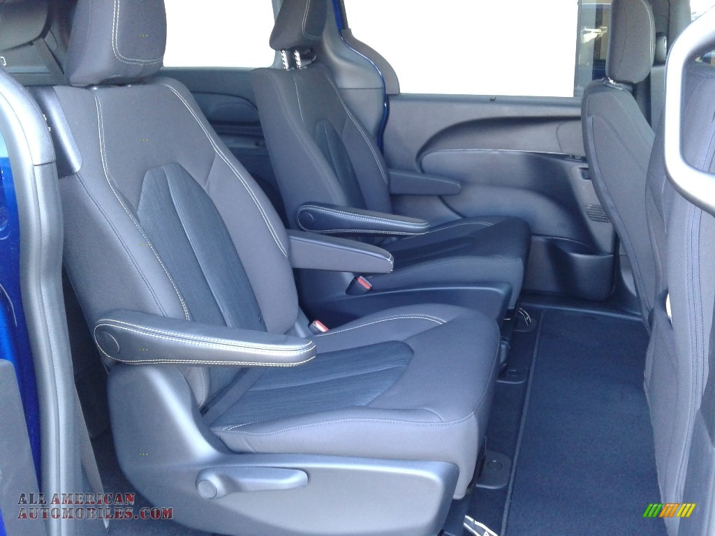 2020 Pacifica Hybrid Touring - Ocean Blue Metallic / Black photo #18