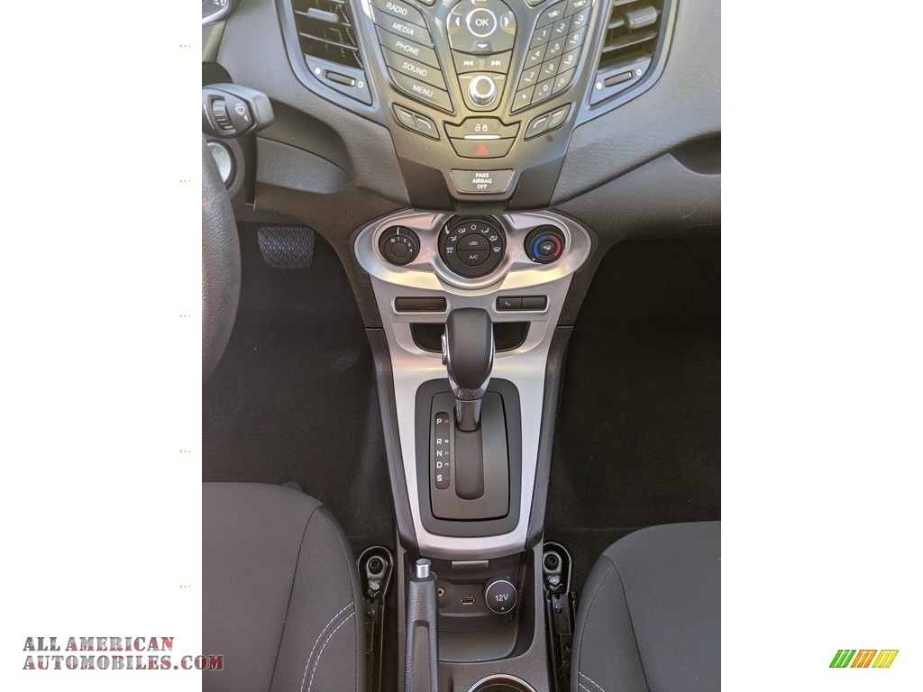 2018 Fiesta SE Sedan - Ingot Silver / Charcoal Black photo #10