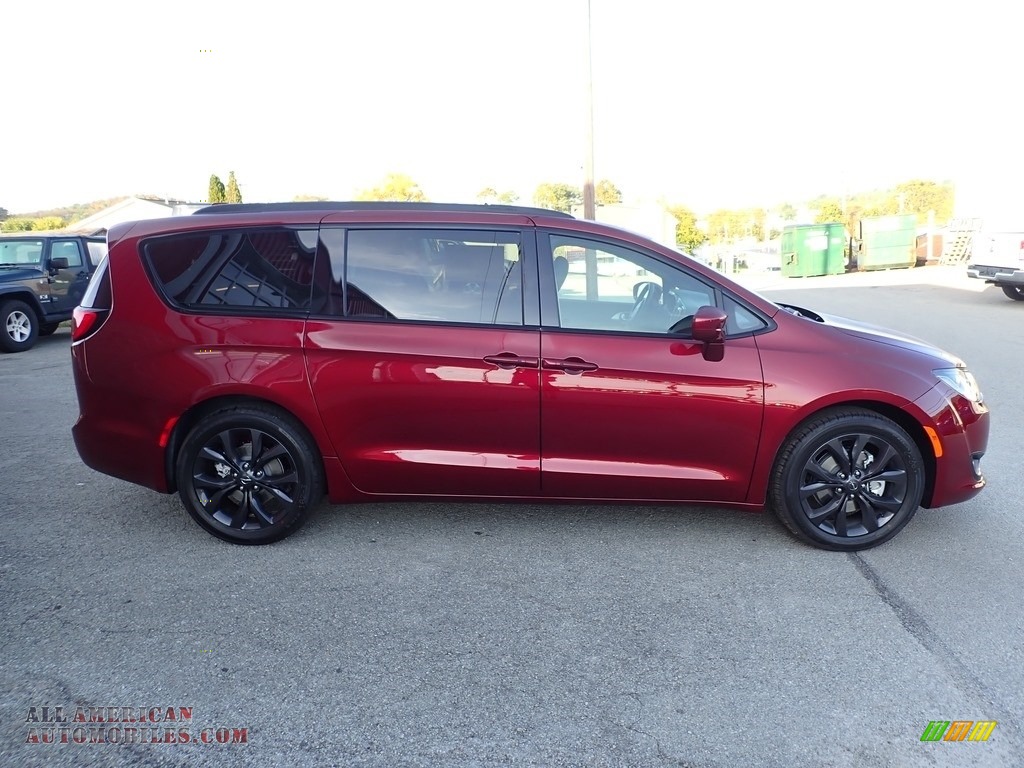 2020 Pacifica Touring L - Velvet Red Pearl / Black photo #7