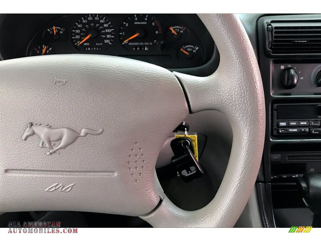 1998 Mustang V6 Coupe - Ultra White / Medium Graphite photo #22