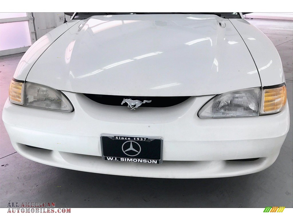1998 Mustang V6 Coupe - Ultra White / Medium Graphite photo #28
