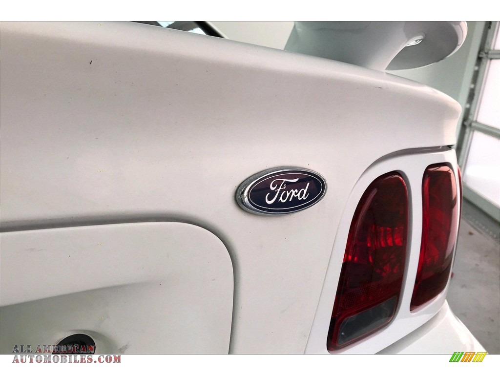 1998 Mustang V6 Coupe - Ultra White / Medium Graphite photo #29