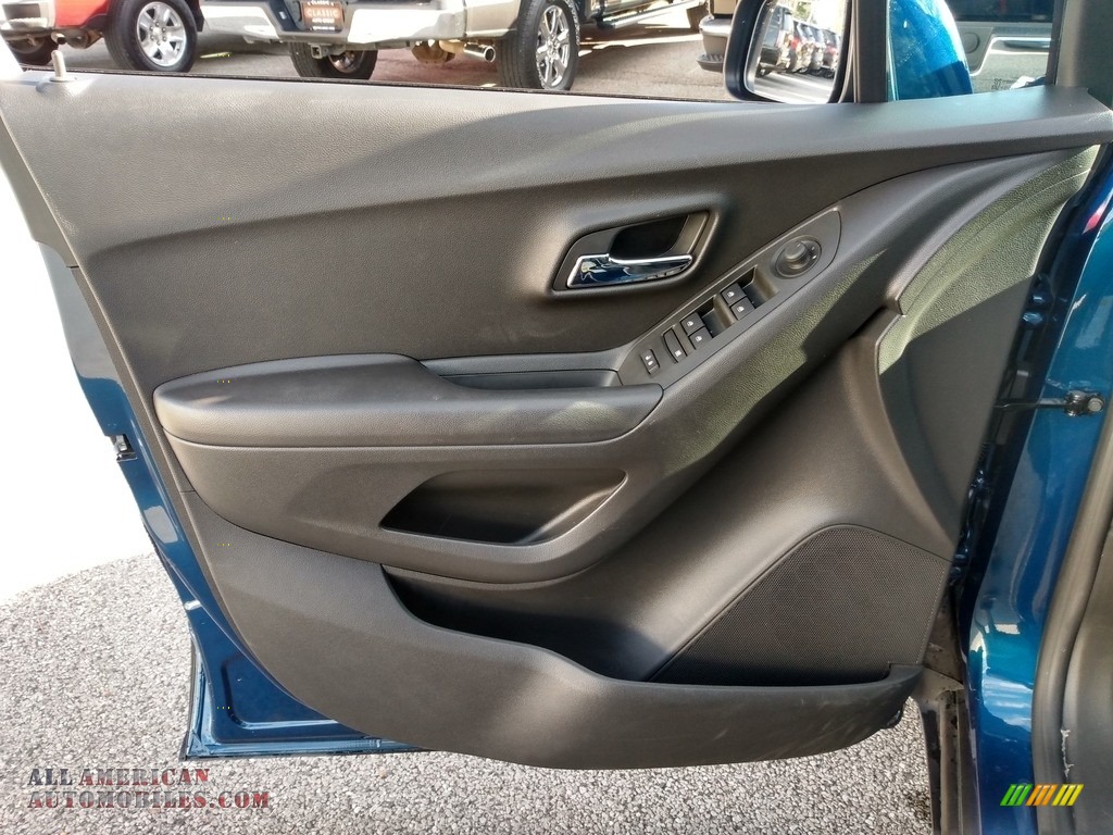 2020 Trax LT AWD - Pacific Blue Metallic / Jet Black photo #9