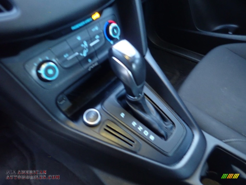 2016 Focus SE Sedan - Magnetic / Charcoal Black photo #21