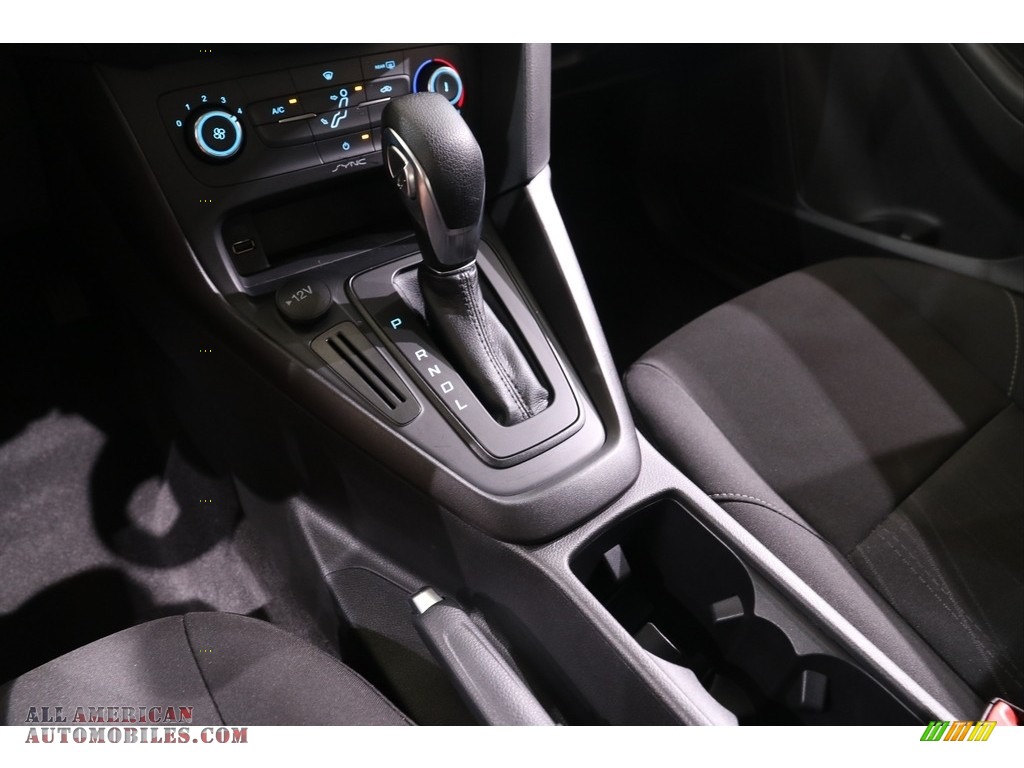 2018 Focus SE Sedan - Magnetic / Charcoal Black photo #11