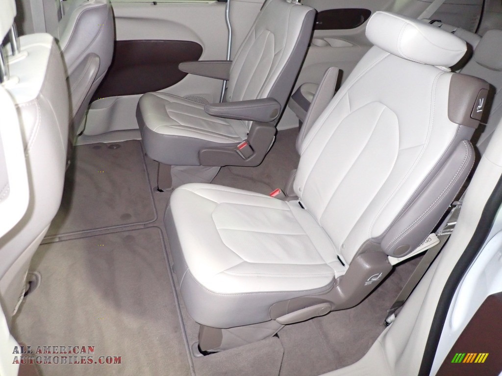 2018 Pacifica Touring L - Bright White / Cognac/Alloy/Toffee photo #22