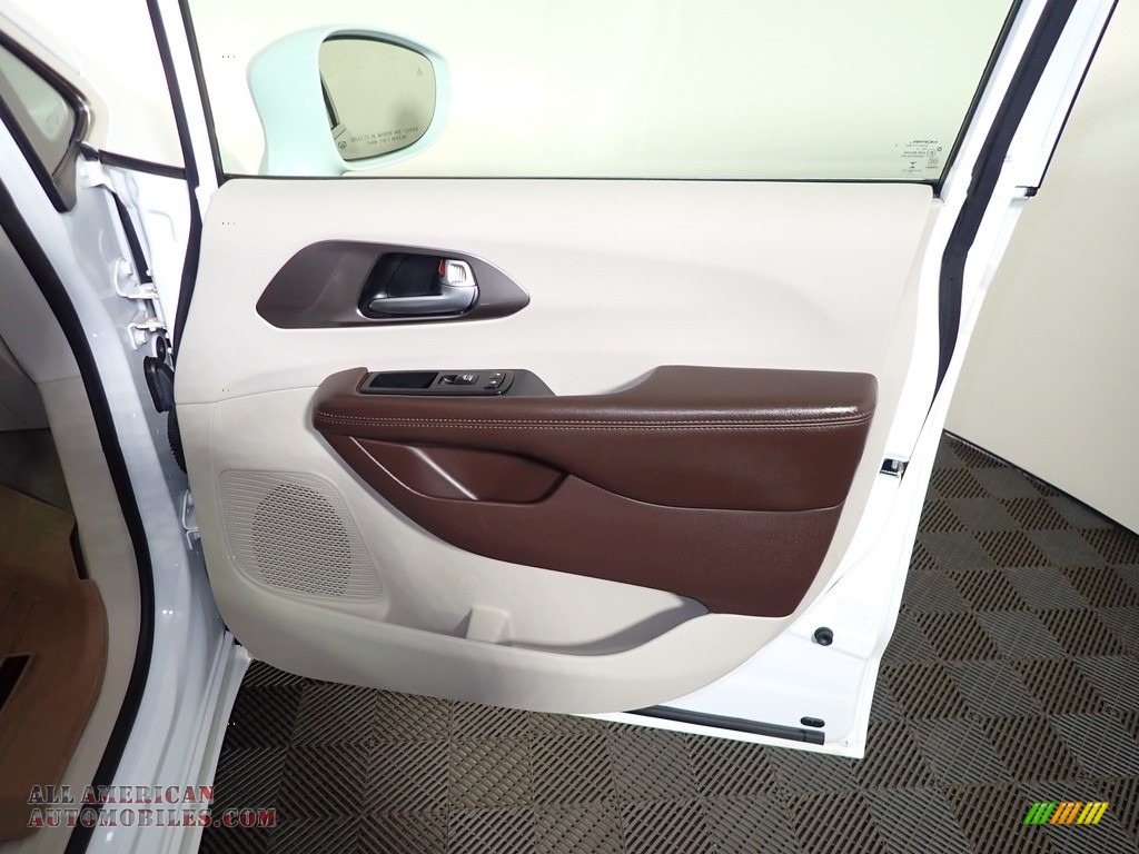 2018 Pacifica Touring L - Bright White / Cognac/Alloy/Toffee photo #25