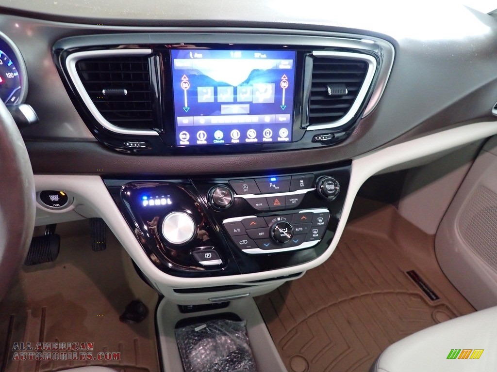 2018 Pacifica Touring L - Bright White / Cognac/Alloy/Toffee photo #31