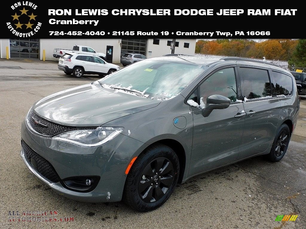 Ceramic Grey / Rodeo Red Chrysler Pacifica Hybrid Limited