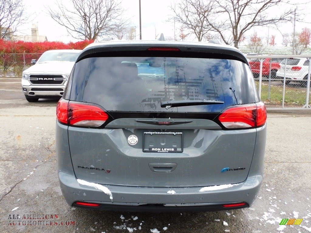 2020 Pacifica Hybrid Limited - Ceramic Grey / Rodeo Red photo #6