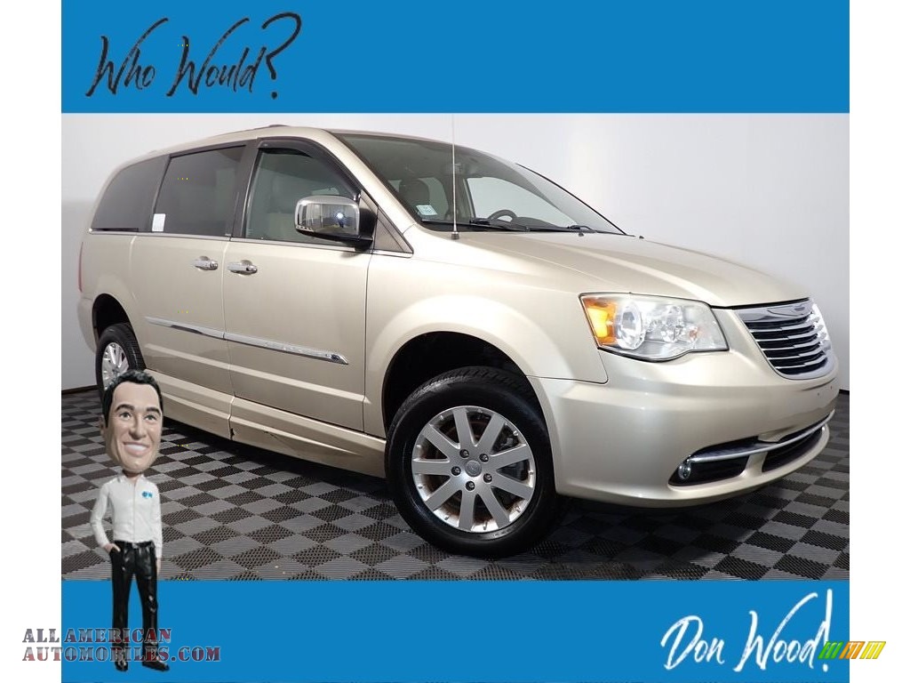 Cashmere Pearl / Dark Frost Beige/Medium Frost Beige Chrysler Town & Country Touring - L