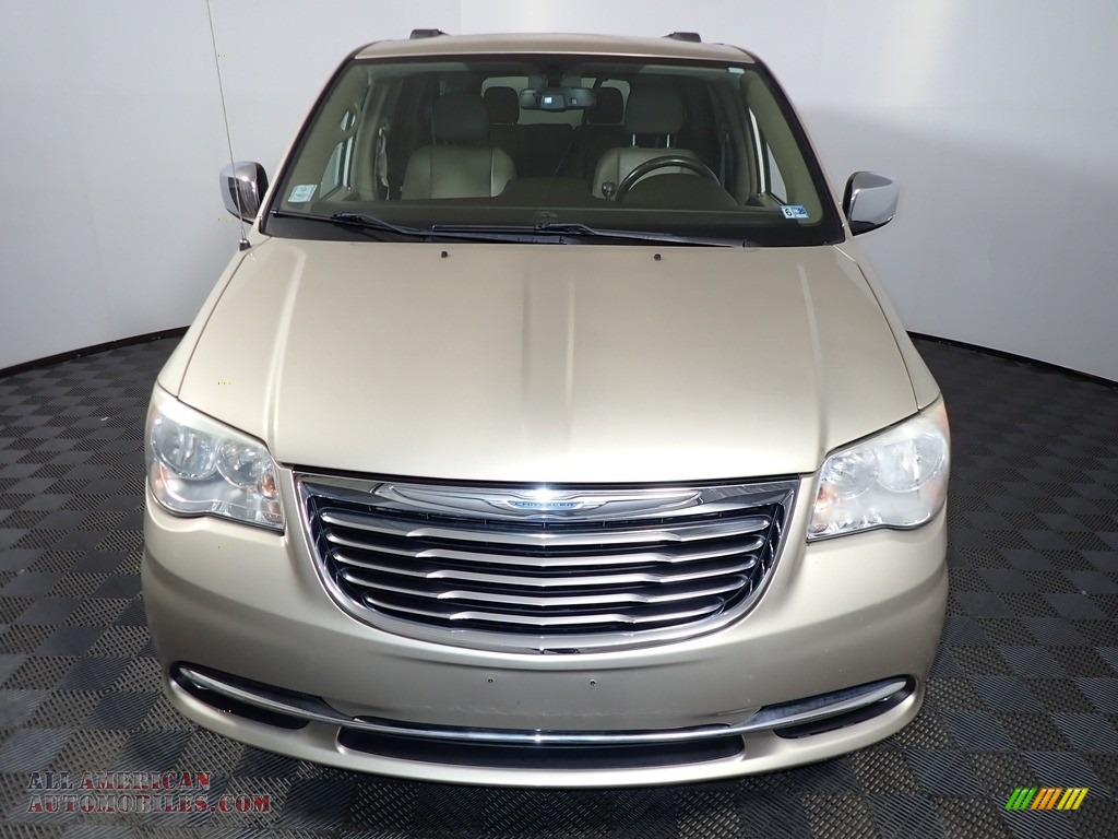 2012 Town & Country Touring - L - Cashmere Pearl / Dark Frost Beige/Medium Frost Beige photo #4